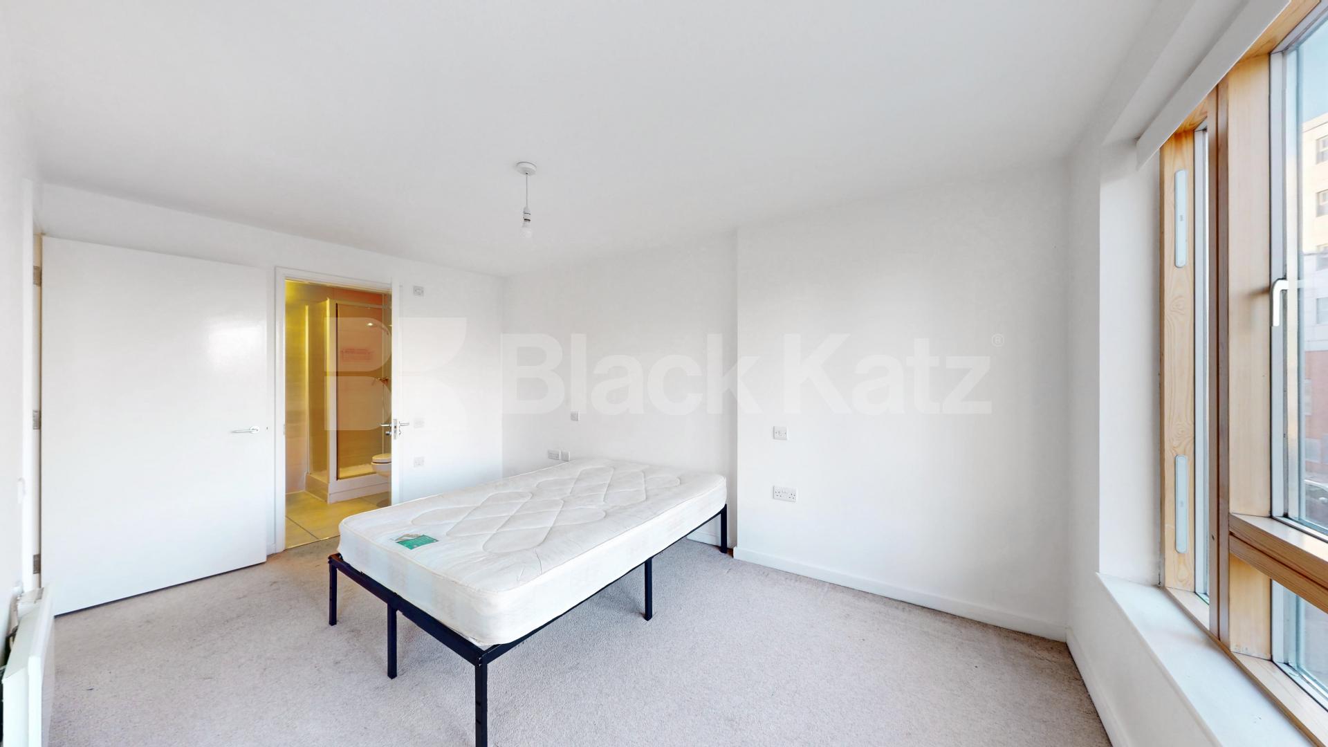 Modern contemporary two bed two bath within walking distance to Kings Cross York Way, Caledonian Road