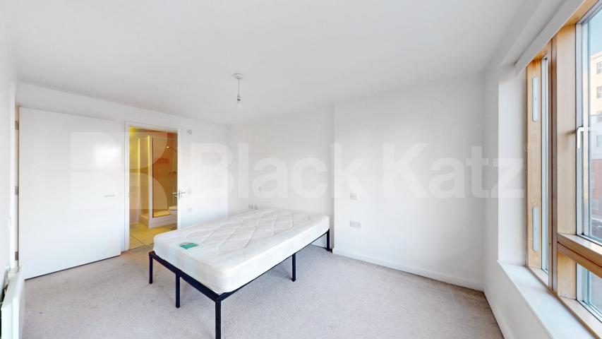 Modern contemporary two bed two bath within walking distance to Kings Cross York Way, Caledonian Road