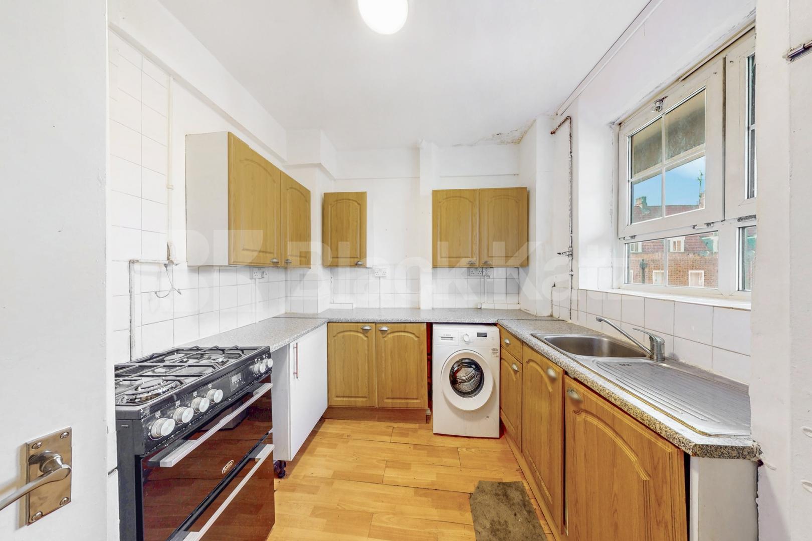 Fantastic doer-upper in the ever desirable Peckham area of South East London.   Peckham Road , Camberwell/Peckham