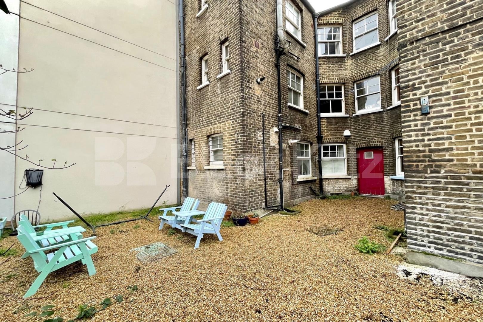 Centrally located one bedroom ground floor apartment in a period building Union Street, Southwark