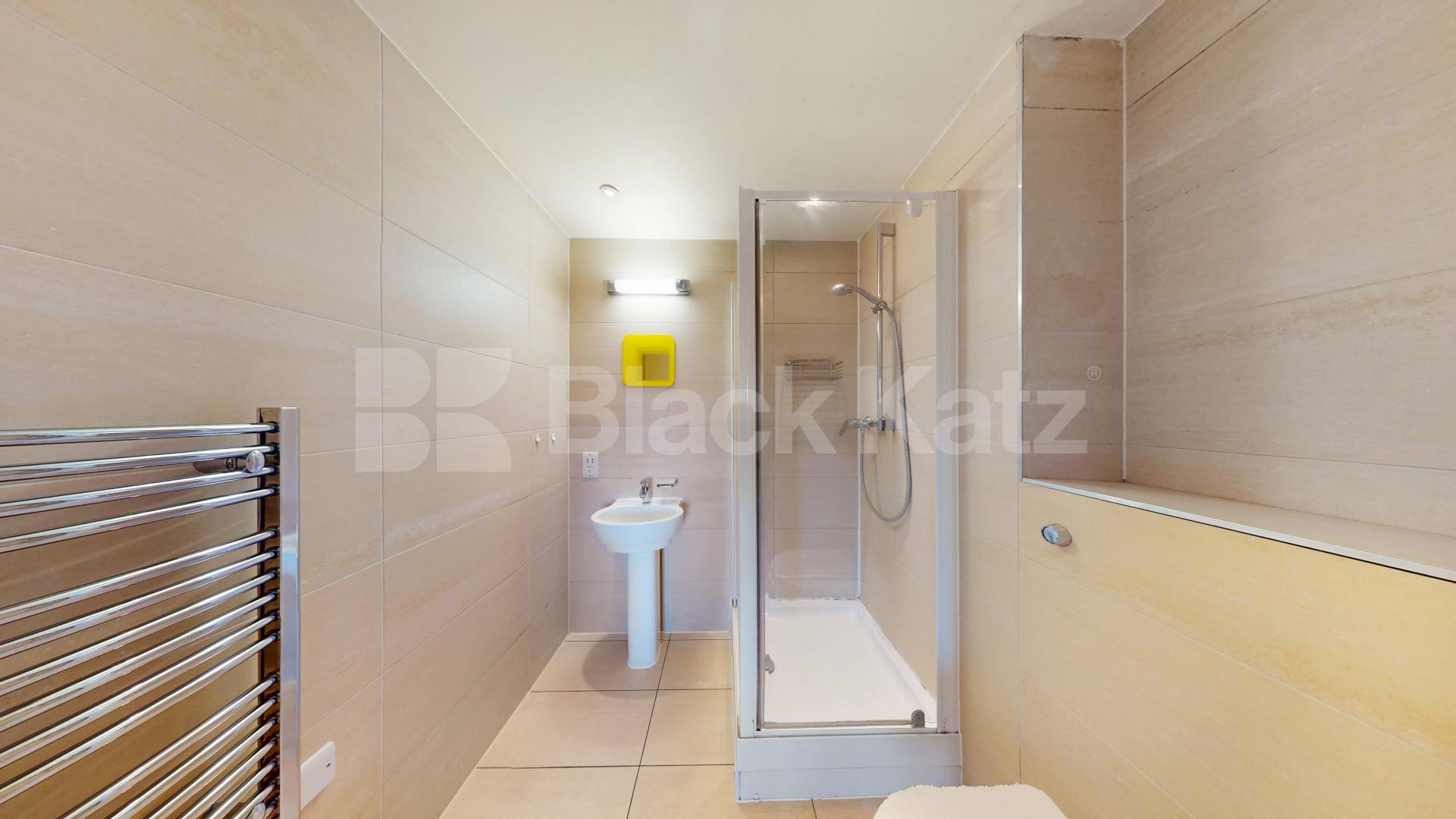 Modern contemporary two bed two bath within walking distance to Kings Cross York Way, Caledonian Road