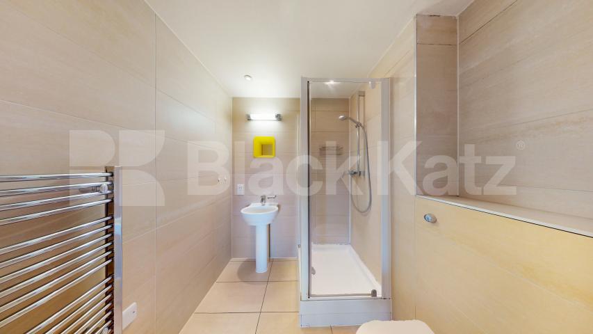 Modern contemporary two bed two bath within walking distance to Kings Cross York Way, Caledonian Road