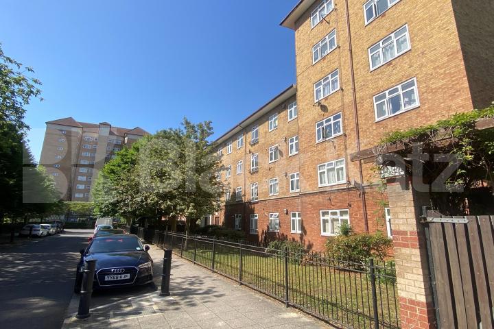 Bright and airy two bedroom flat is stylish block close two amenities Sudbury Court, Allan Edwards Drive, Stockwell / Nine Elms
