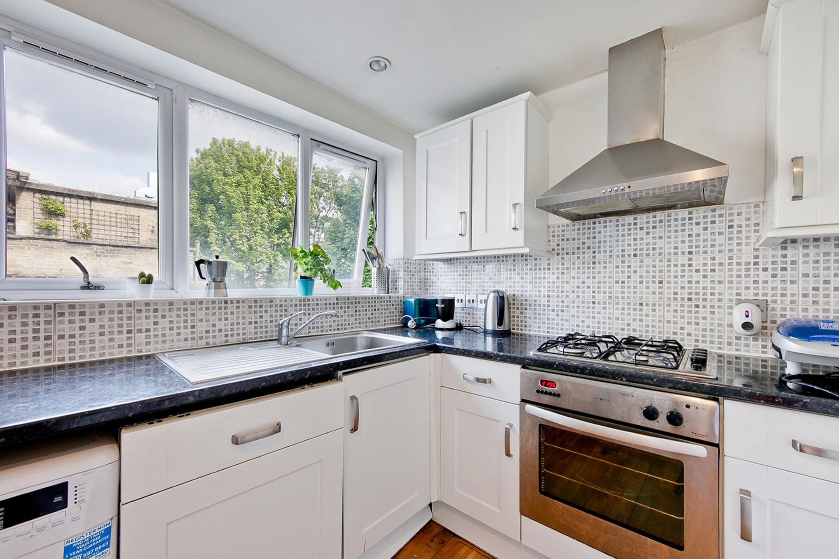 Boasting size, quality & location  Hendre Road , Elephant and Castle SE1