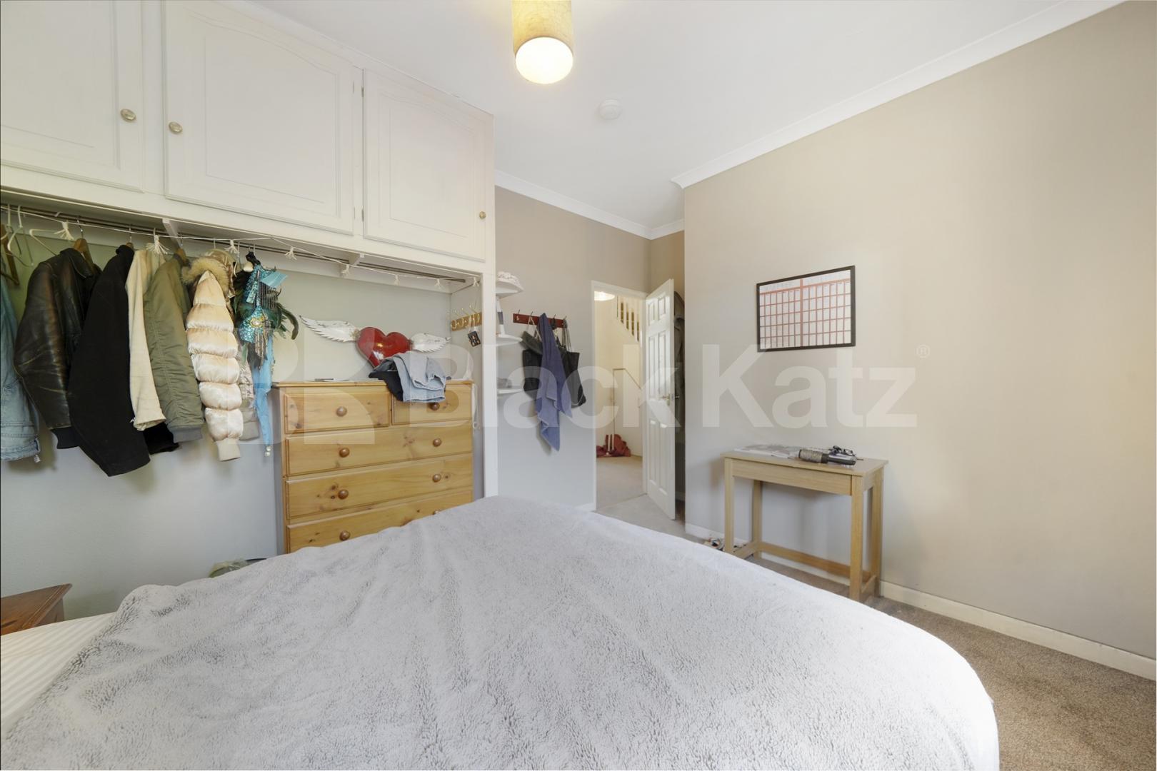 Bright & spacious du[plex apartment in the heart of Borough Greene House, Burbage Close, Borough 