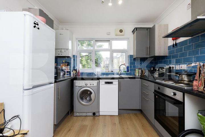 			3 Bedroom, 2 bath, 1 reception 			 Kilburn Lane, London, W9,  London