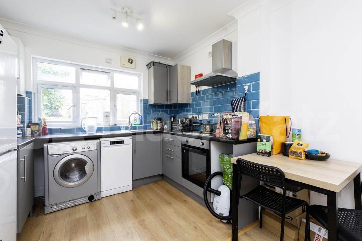 			3 Bedroom, 2 bath, 1 reception 			 Kilburn Lane, London, W9,  London