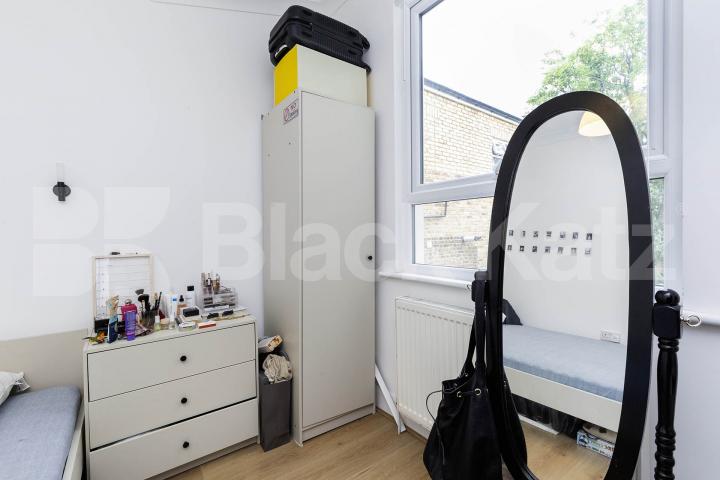 			3 Bedroom, 2 bath, 1 reception 			 Kilburn Lane, London, W9,  London
