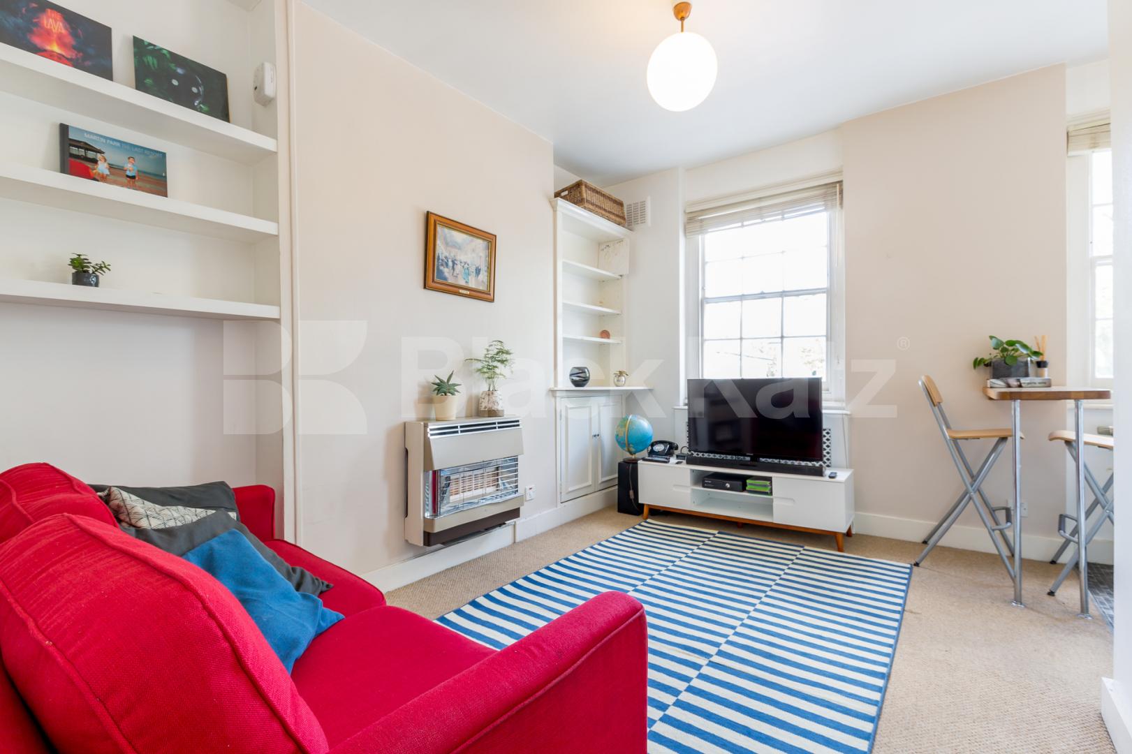 Charming top floor one bedroom flat with study in a conversion mins to tube! Richmond Avenue, Barnsbury Islington