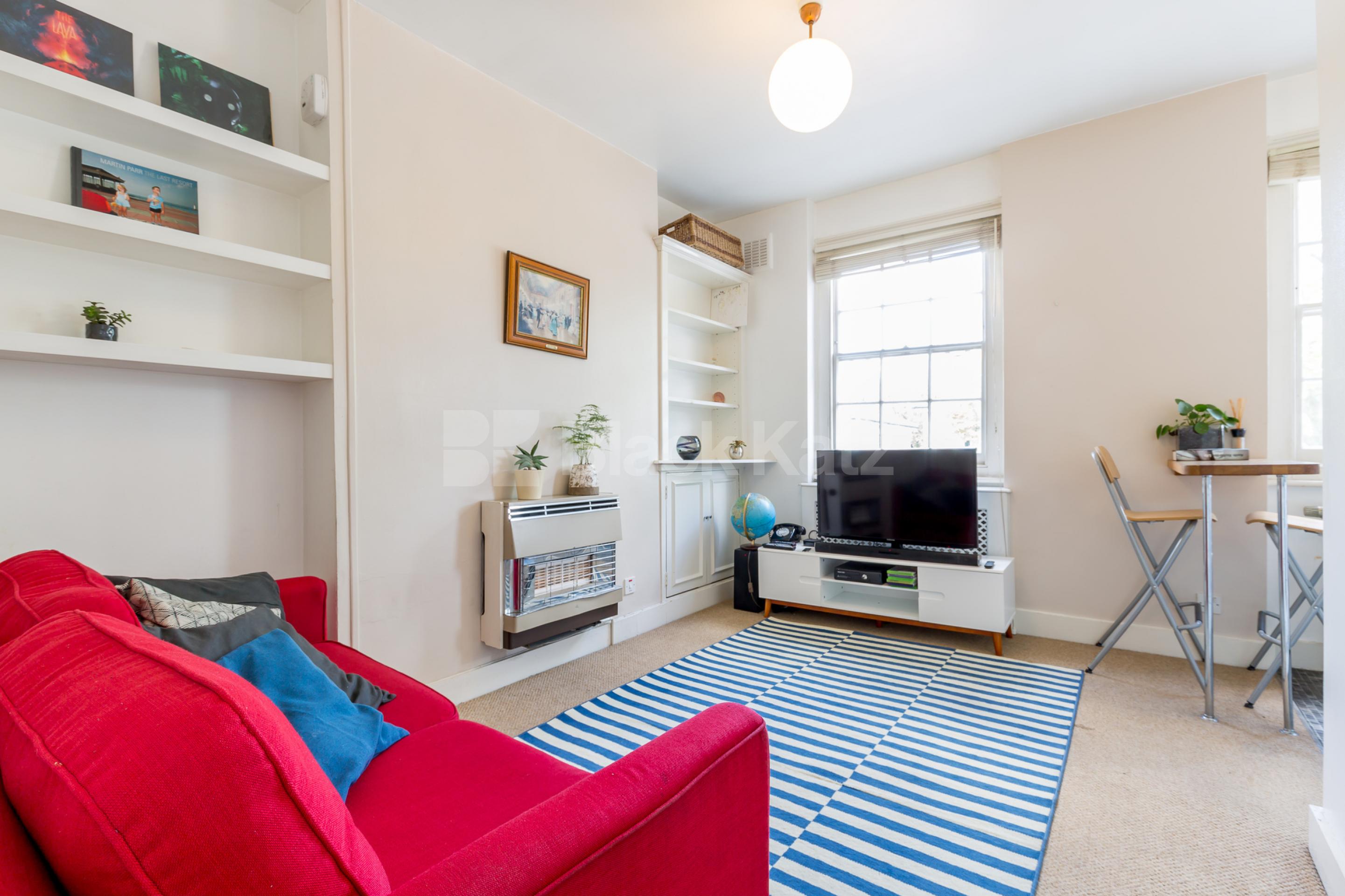 Charming top floor one bedroom flat with study in a conversion mins to tube! Richmond Avenue, Barnsbury Islington N1