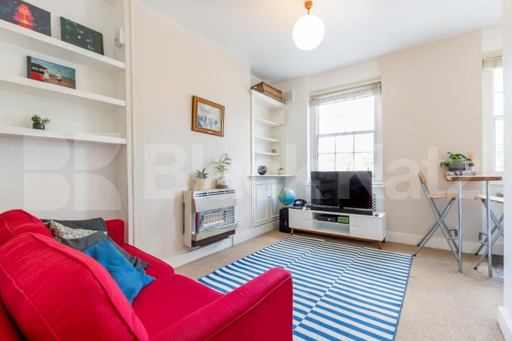 Charming top floor one bedroom flat with study in a conversion mins to tube! Richmond Avenue, Barnsbury Islington