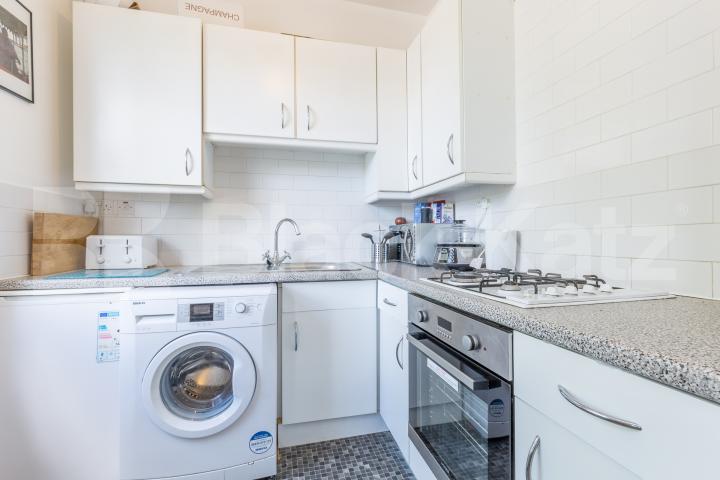 Charming top floor one bedroom flat with study in a conversion mins to tube! Richmond Avenue, Barnsbury Islington