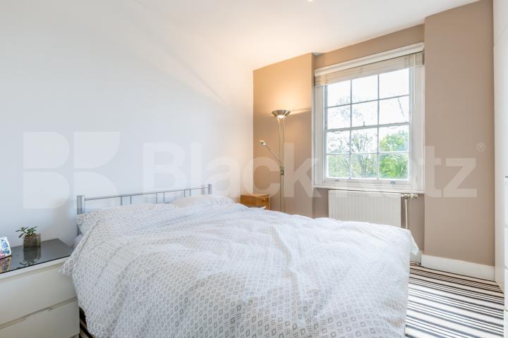 Charming top floor one bedroom flat with study in a conversion mins to tube! Richmond Avenue, Barnsbury Islington