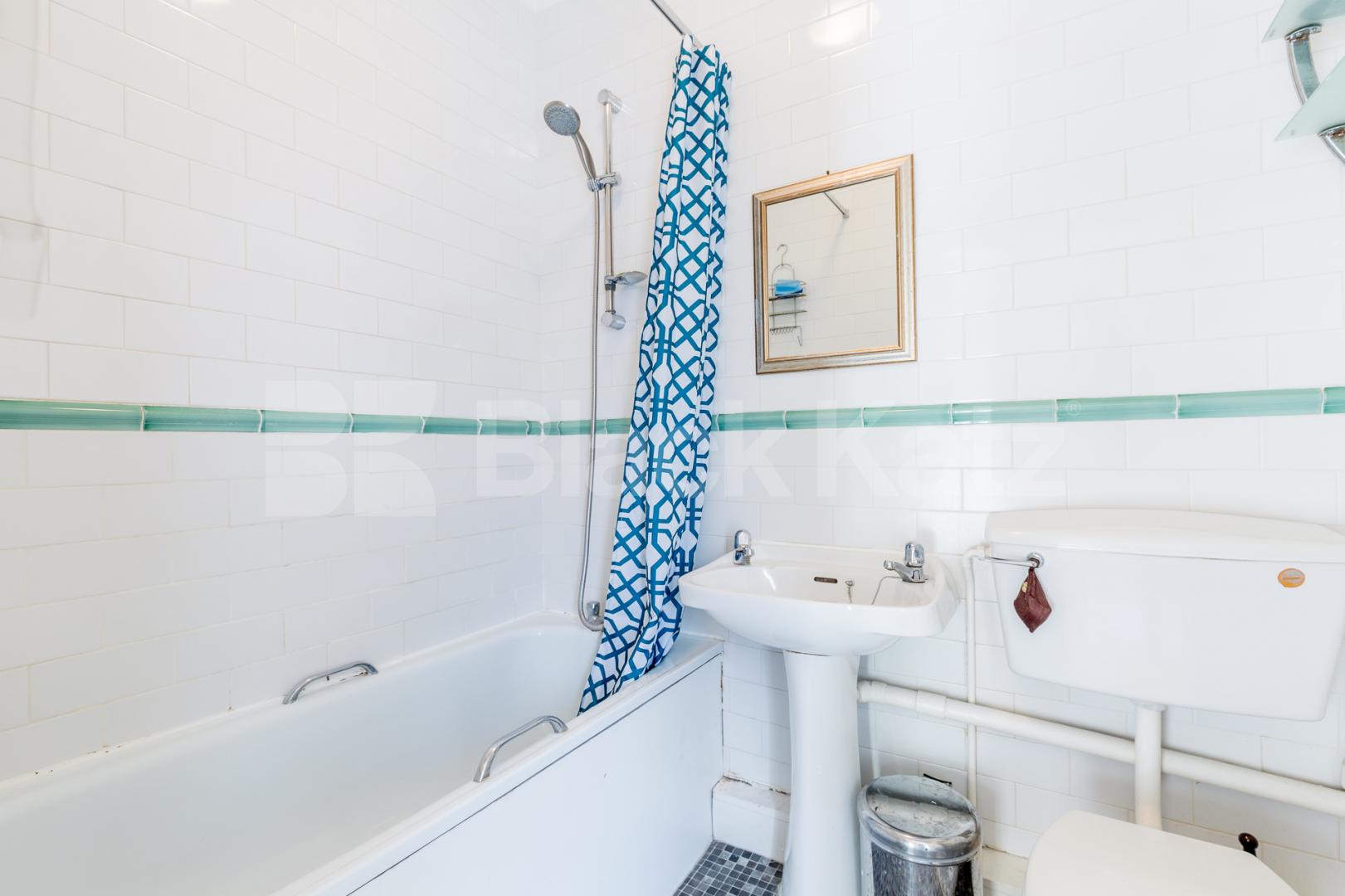 Charming top floor one bedroom flat with study in a conversion mins to tube! Richmond Avenue, Barnsbury Islington
