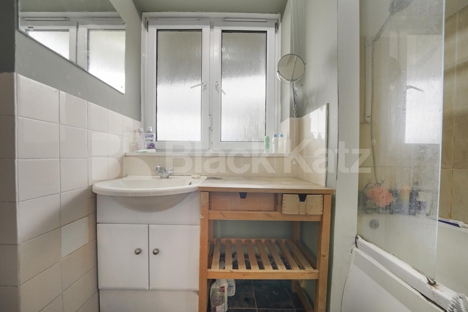 Bright & spacious du[plex apartment in the heart of Borough Greene House, Burbage Close, Borough 