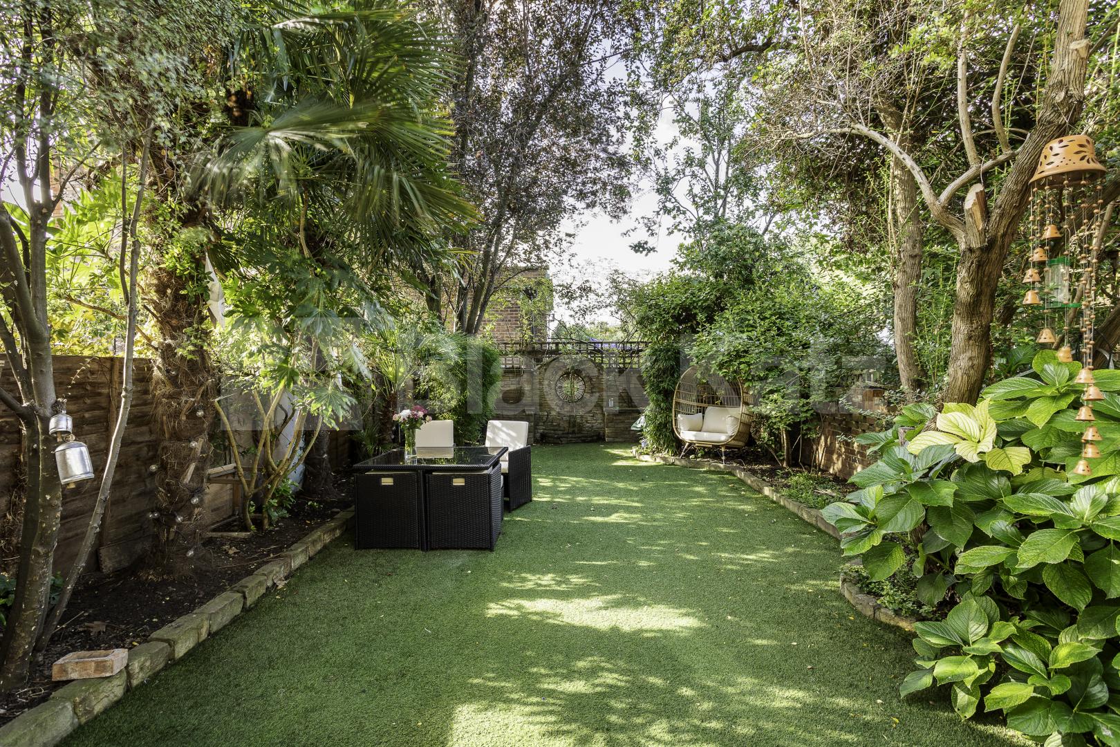 Beautifully renovated by the previous owner to a high modern standard, this impr Hamilton Road, London, NW10,  London
