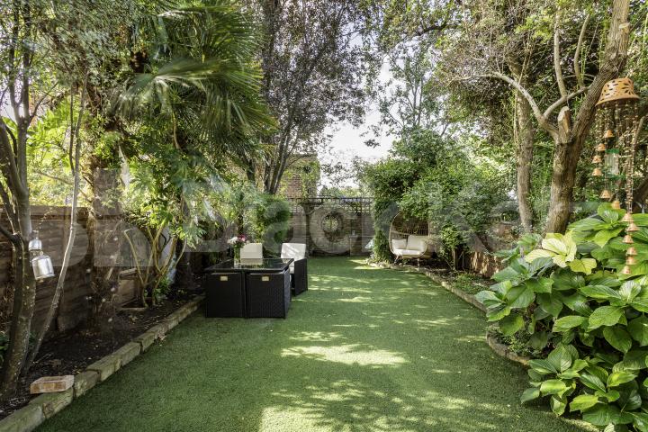 Beautifully renovated by the previous owner to a high modern standard, this impr Hamilton Road, London, NW10,  London