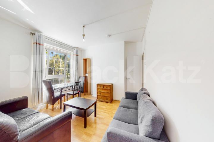 Fantastic doer-upper in the ever desirable Peckham area of South East London.   Peckham Road , Camberwell/Peckham