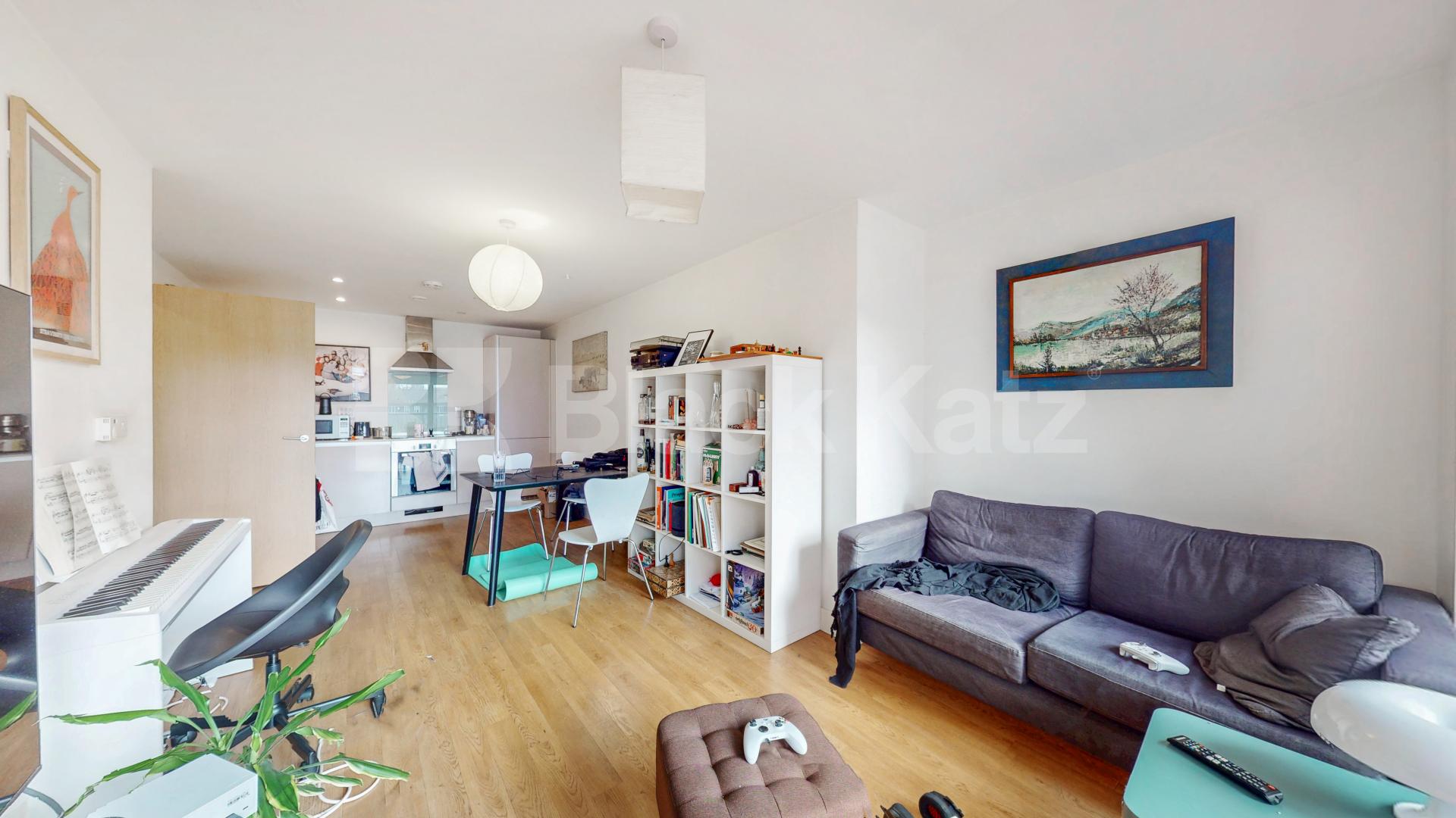 Stunning Two-Bedroom, Two-Bathroom Apartment with Private Balcony in N1 Mildmay Avenue , Canonbury