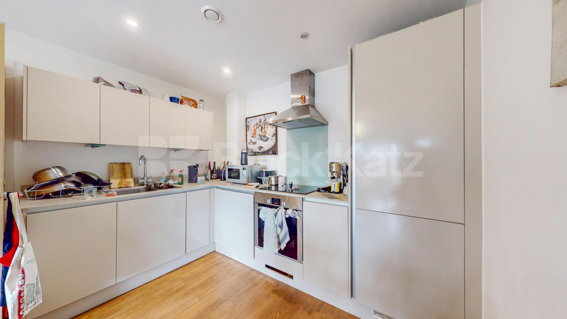 Stunning Two-Bedroom, Two-Bathroom Apartment with Private Balcony in N1 Mildmay Avenue , Canonbury