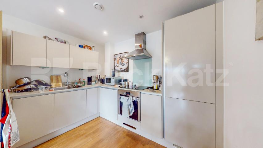 Stunning Two-Bedroom, Two-Bathroom Apartment with Private Balcony in N1 Mildmay Avenue , Canonbury