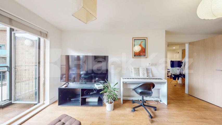 Stunning Two-Bedroom, Two-Bathroom Apartment with Private Balcony in N1 Mildmay Avenue , Canonbury