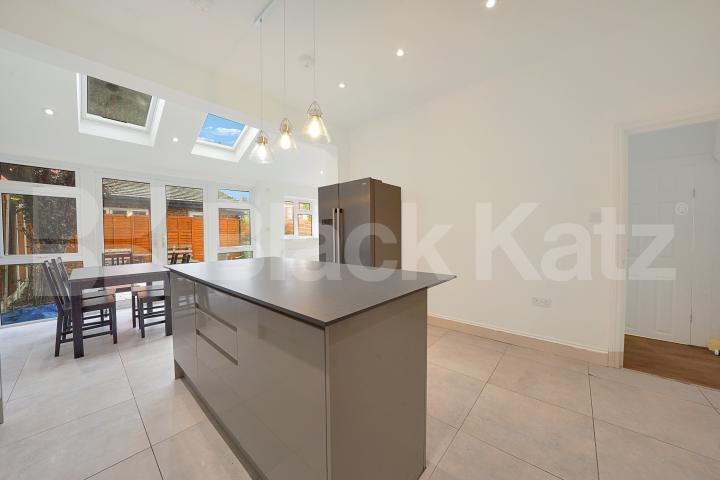 			5 Bedroom, 2 bath, 1 reception 			 Hamilton Road, Dollis Hill, NW10,  Dollis Hill