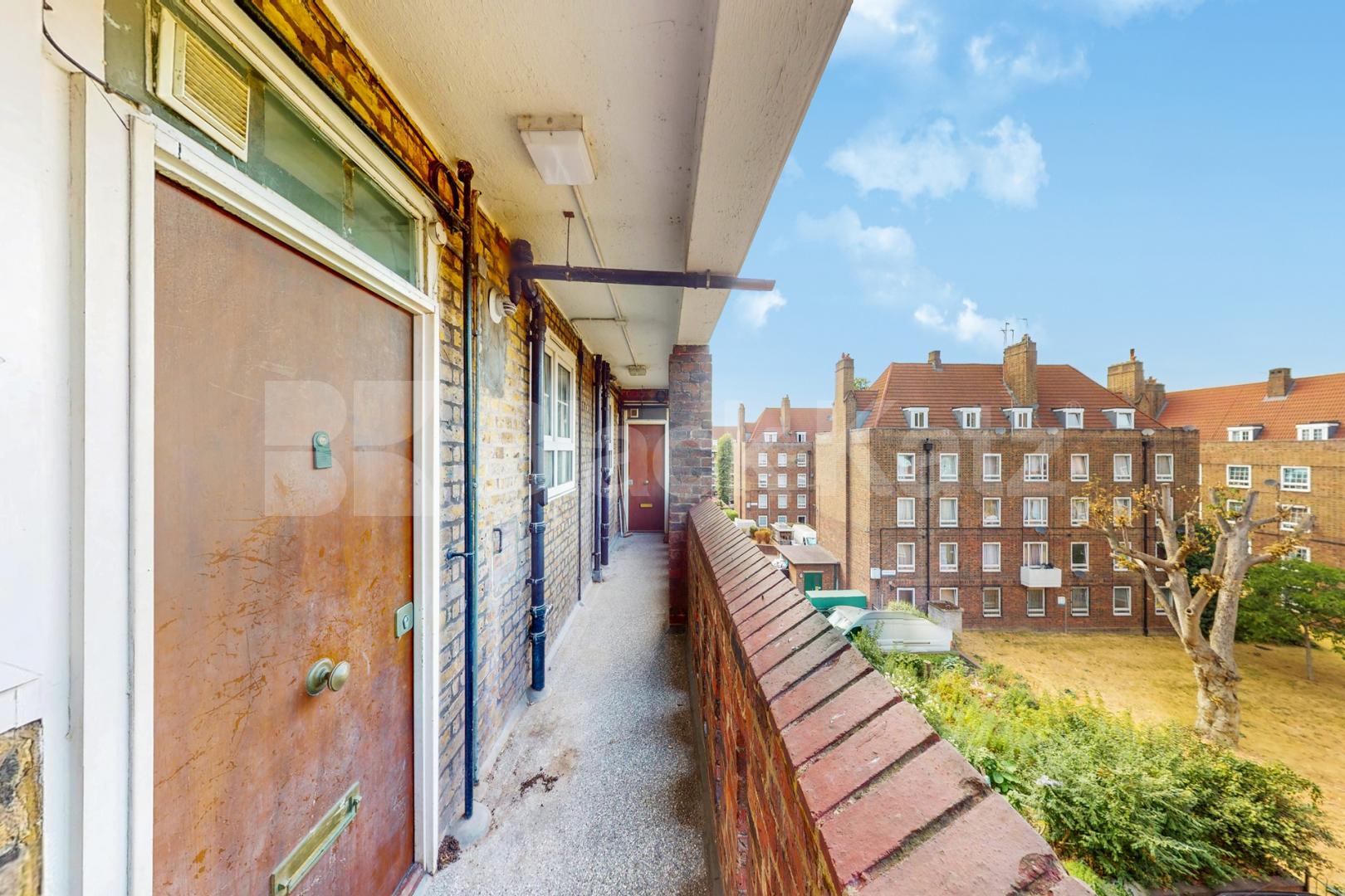 Fantastic doer-upper in the ever desirable Peckham area of South East London.   Peckham Road , Camberwell/Peckham