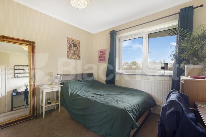 Bright & spacious du[plex apartment in the heart of Borough Greene House, Burbage Close, Borough 