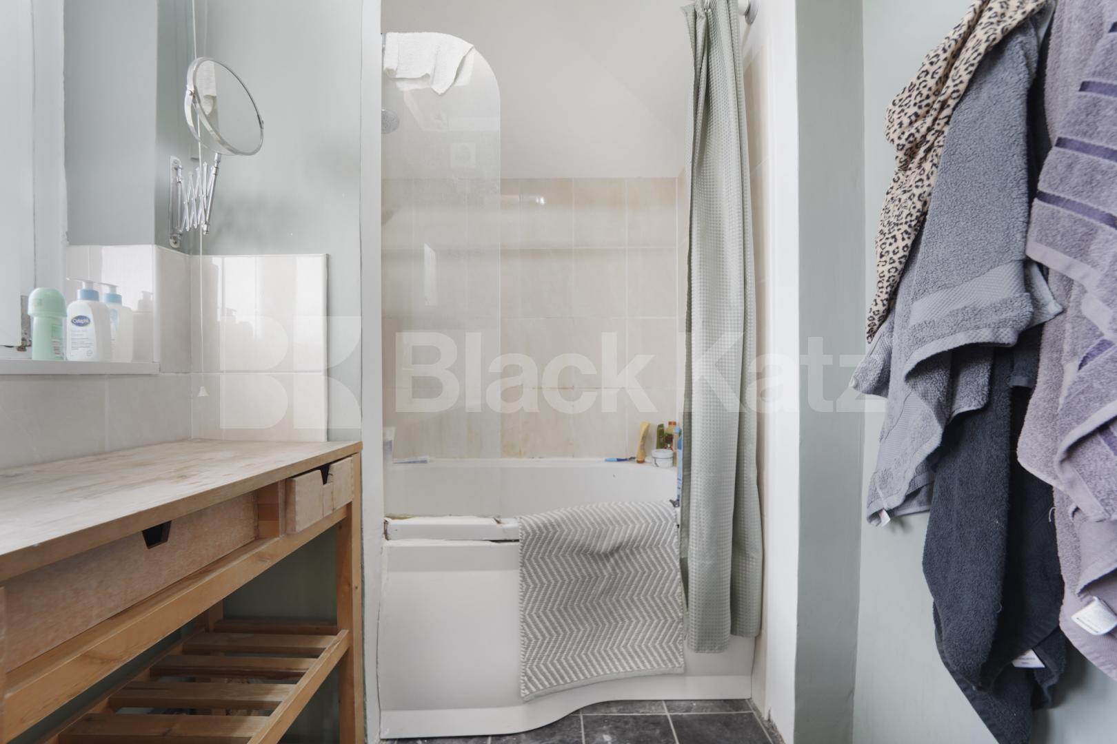 Bright & spacious du[plex apartment in the heart of Borough Greene House, Burbage Close, Borough 