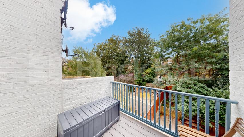 £1000 towards your moving costs.Situated on the sought-after Dennington Road, N Dennington Park Road, West Hampstead, NW6 (£1000 towards your moving costs),  London
