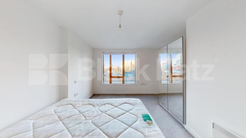 Modern contemporary two bed two bath within walking distance to Kings Cross York Way, Caledonian Road