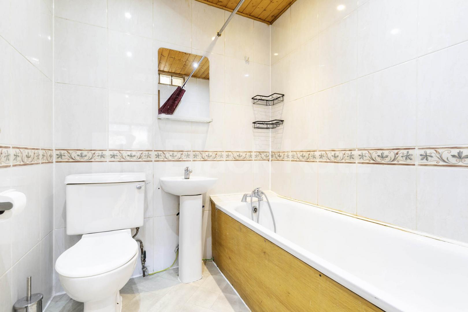 			1 Bedroom, 1 bath, 1 reception 			 Heathfield Park, London, NW2,  London