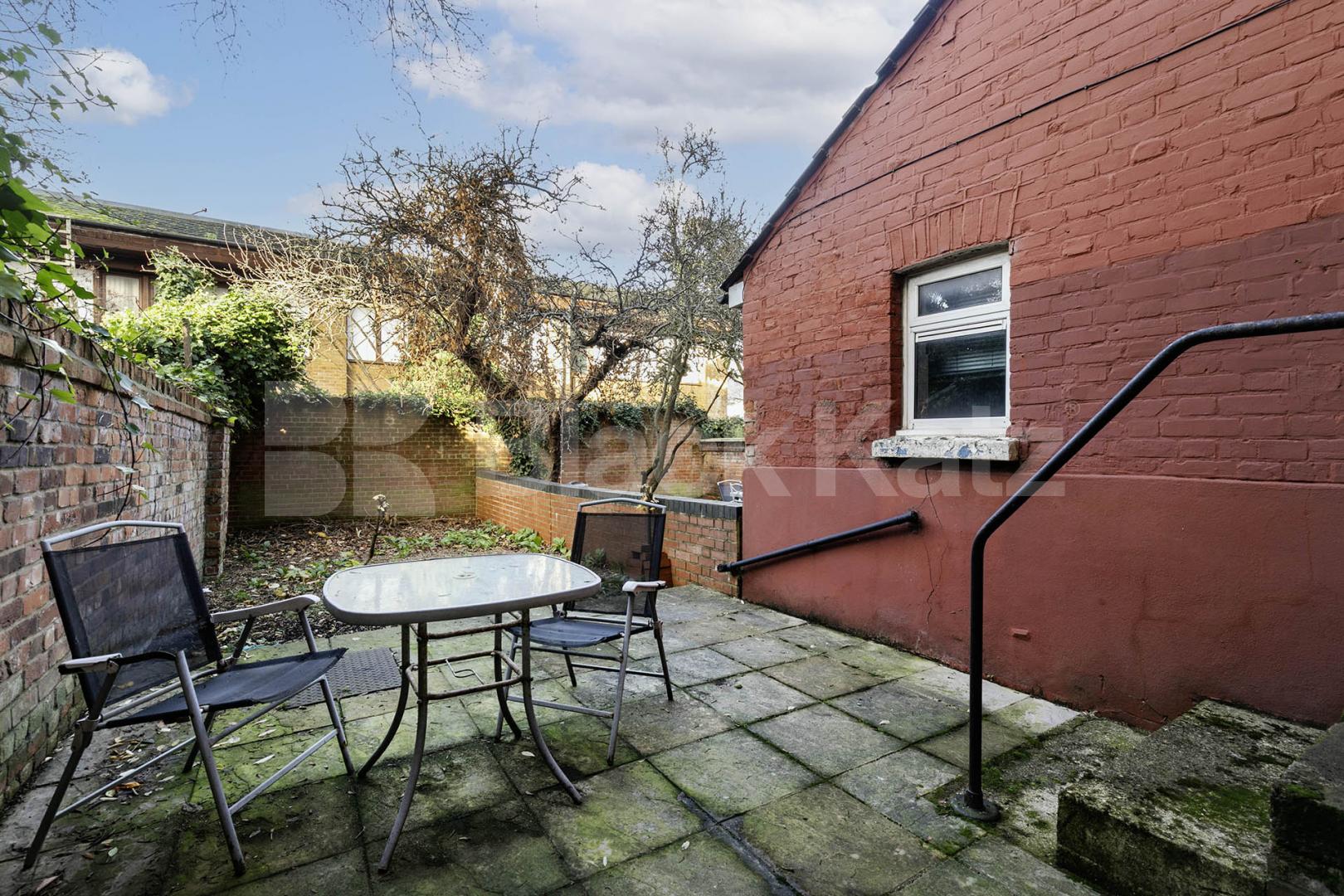 			1 Bedroom, 1 bath, 1 reception 			 Heathfield Park, London, NW2,  London