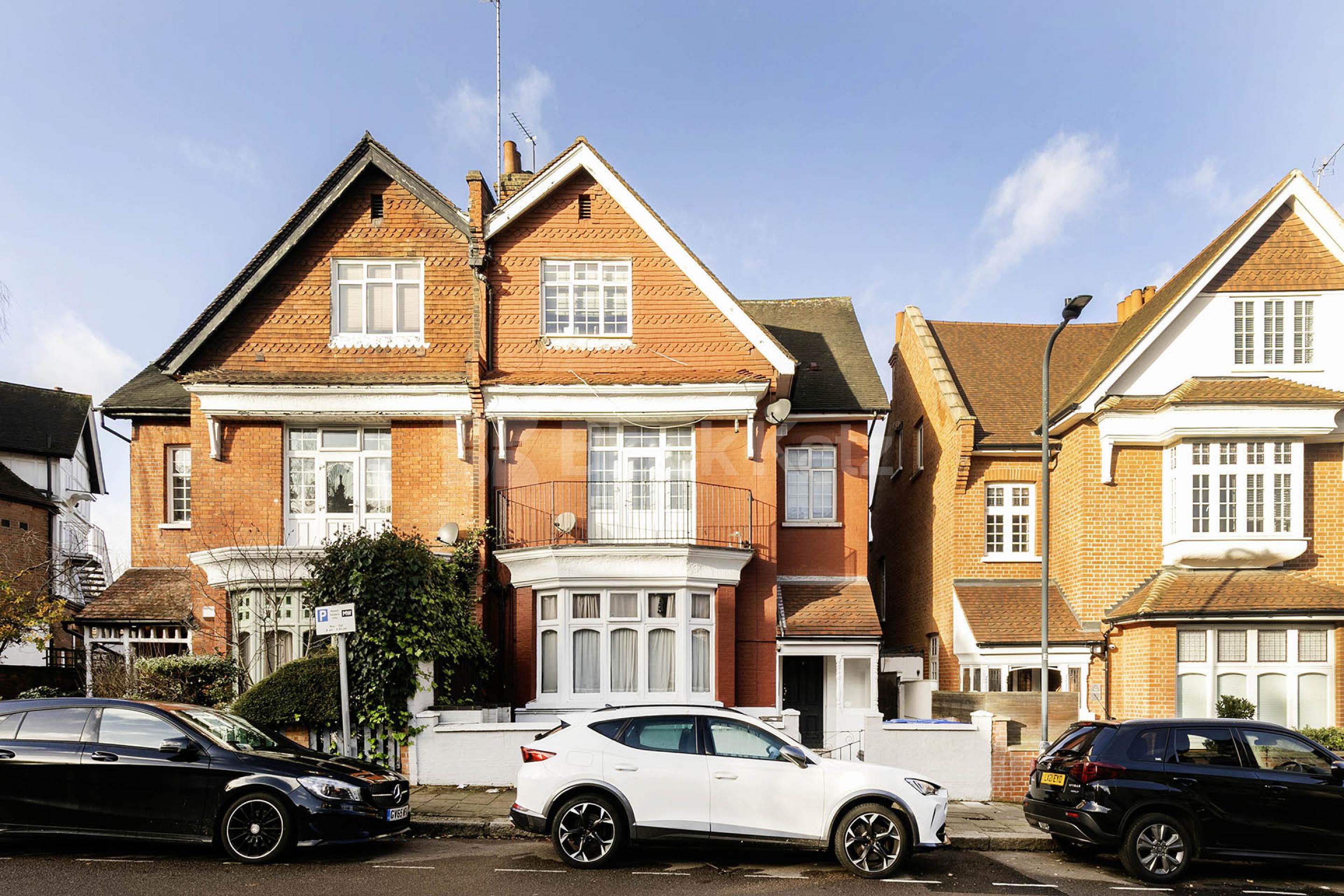 			1 Bedroom, 1 bath, 1 reception 			 Heathfield Park, London, NW2,  London NW2