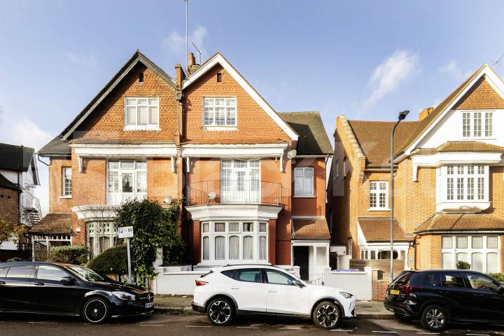 			1 Bedroom, 1 bath, 1 reception 			 Heathfield Park, London, NW2,  London