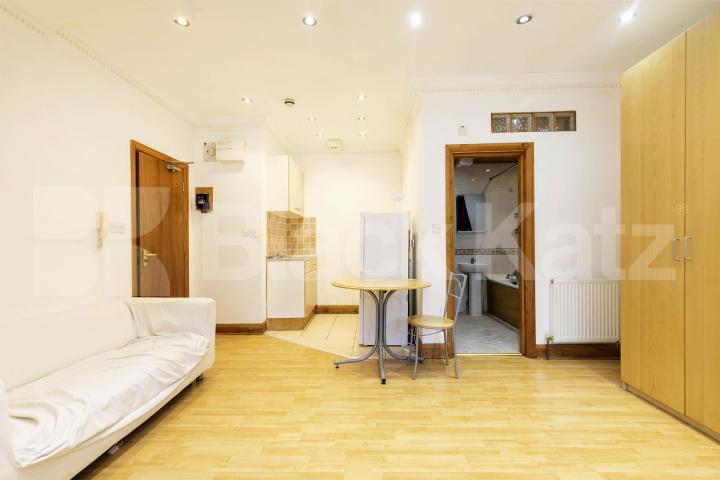 			1 Bedroom, 1 bath, 1 reception 			 Heathfield Park, London, NW2,  London