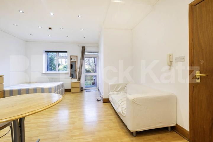 			1 Bedroom, 1 bath, 1 reception 			 Heathfield Park, London, NW2,  London