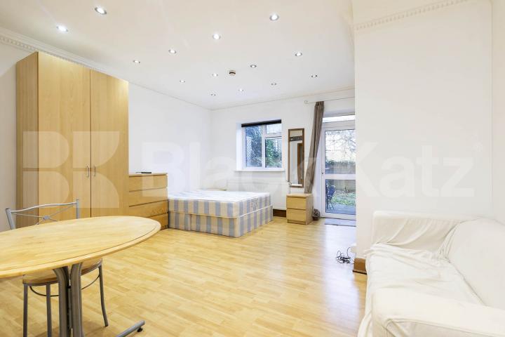 			1 Bedroom, 1 bath, 1 reception 			 Heathfield Park, London, NW2,  London