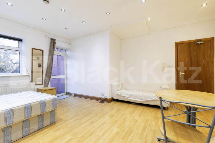 			1 Bedroom, 1 bath, 1 reception 			 Heathfield Park, London, NW2,  London