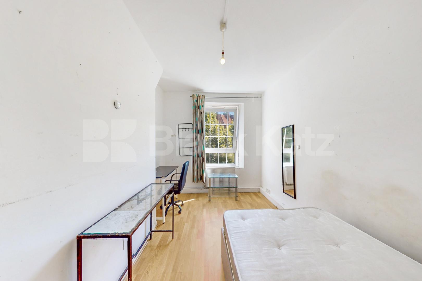 Fantastic doer-upper in the ever desirable Peckham area of South East London.   Peckham Road , Camberwell/Peckham