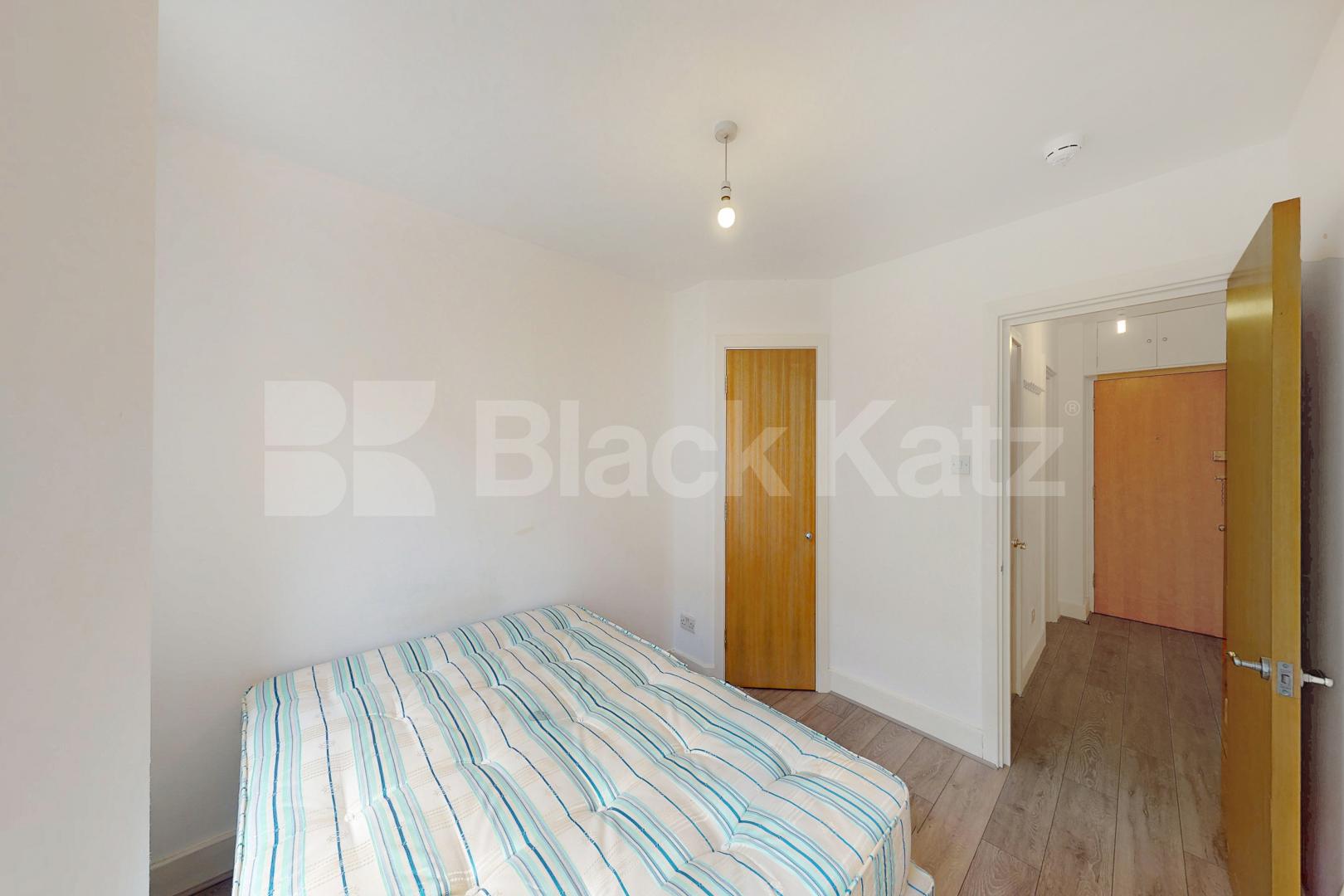 Secure inner city apartment with 24 hour concierge Skyline Plaza, Commercial Road, Aldgate