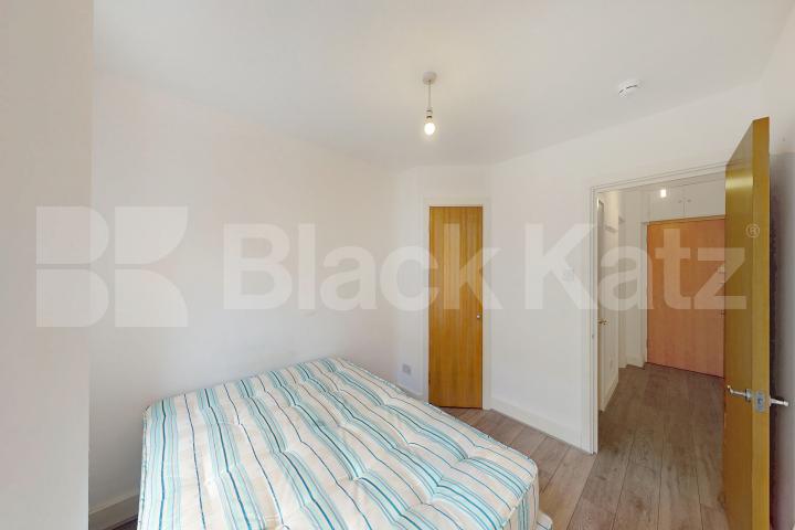 Secure inner city apartment with 24 hour concierge Skyline Plaza, Commercial Road, Aldgate