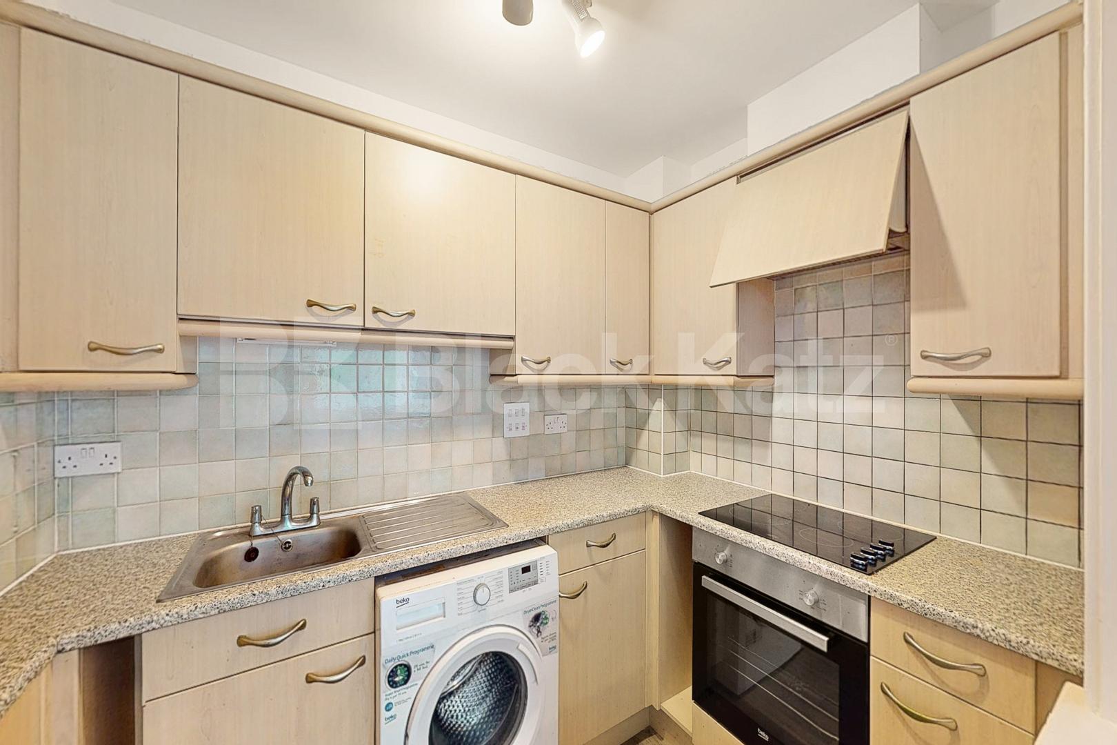 Secure inner city apartment with 24 hour concierge Skyline Plaza, Commercial Road, Aldgate