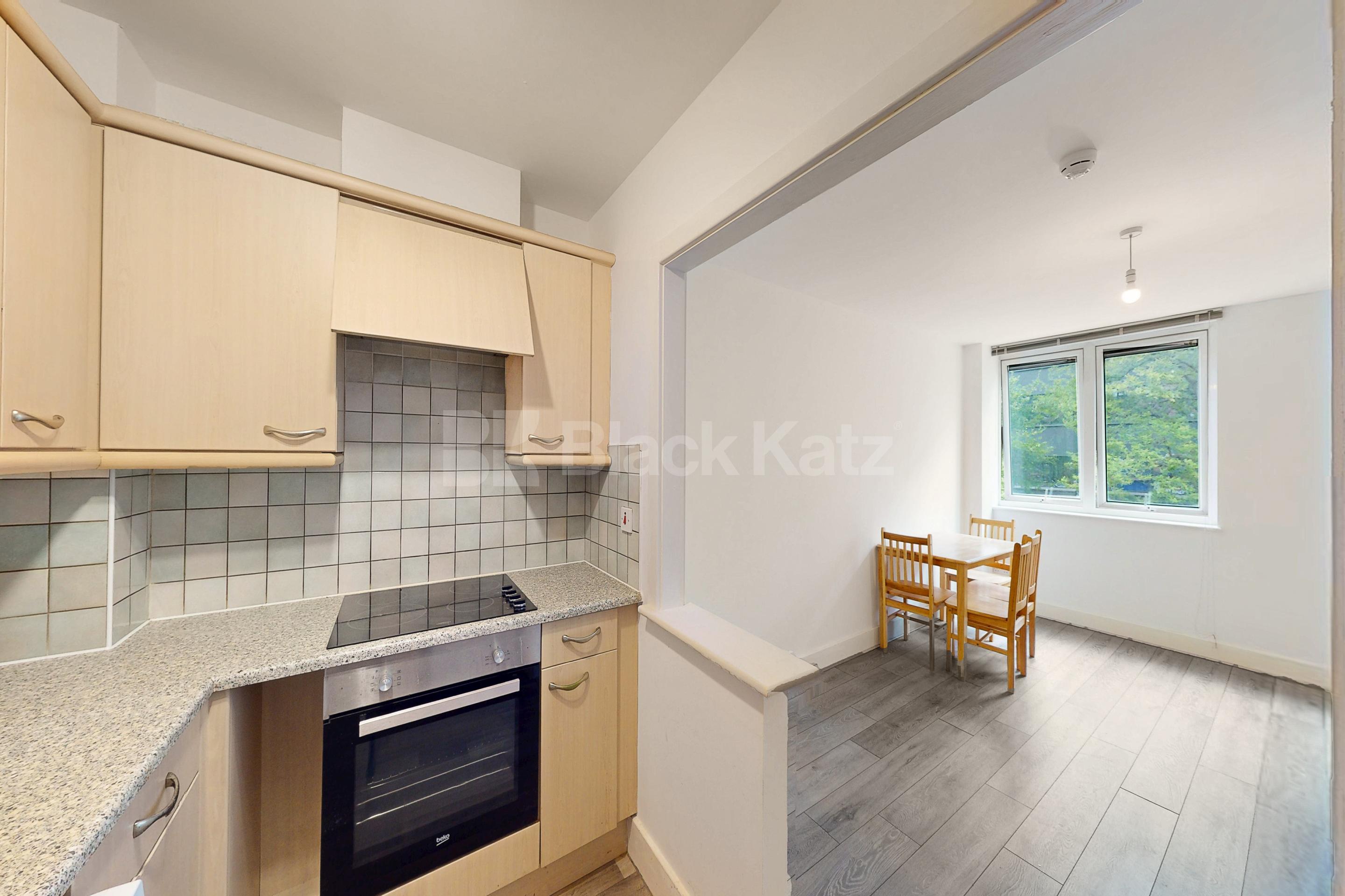 Secure inner city apartment with 24 hour concierge Skyline Plaza, Commercial Road, Aldgate SE1