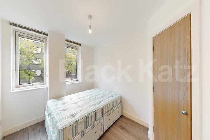 Secure inner city apartment with 24 hour concierge Skyline Plaza, Commercial Road, Aldgate