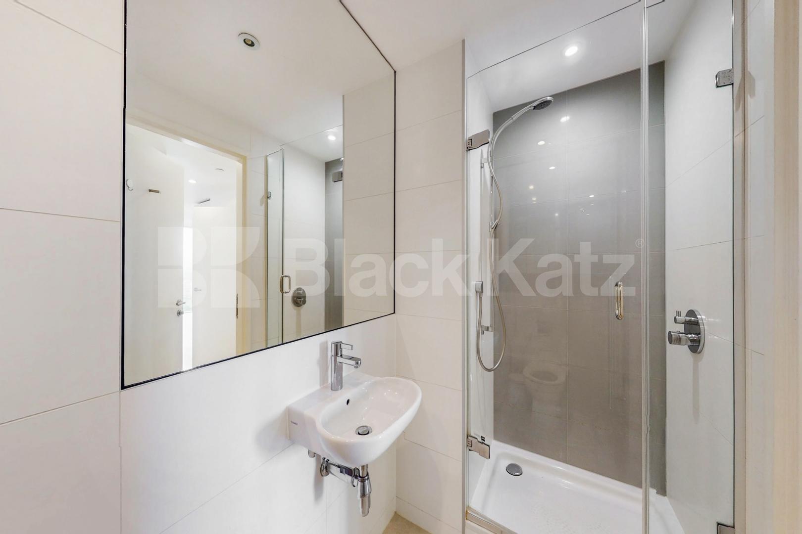 Stunning views of London with 24h concierge service  Strata, Walworth Road, Elephant and Castle