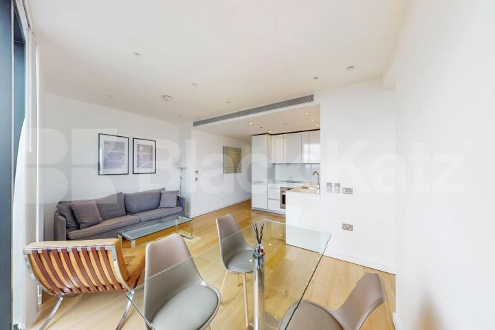Stunning views of London with 24h concierge service  Strata, Walworth Road, Elephant and Castle