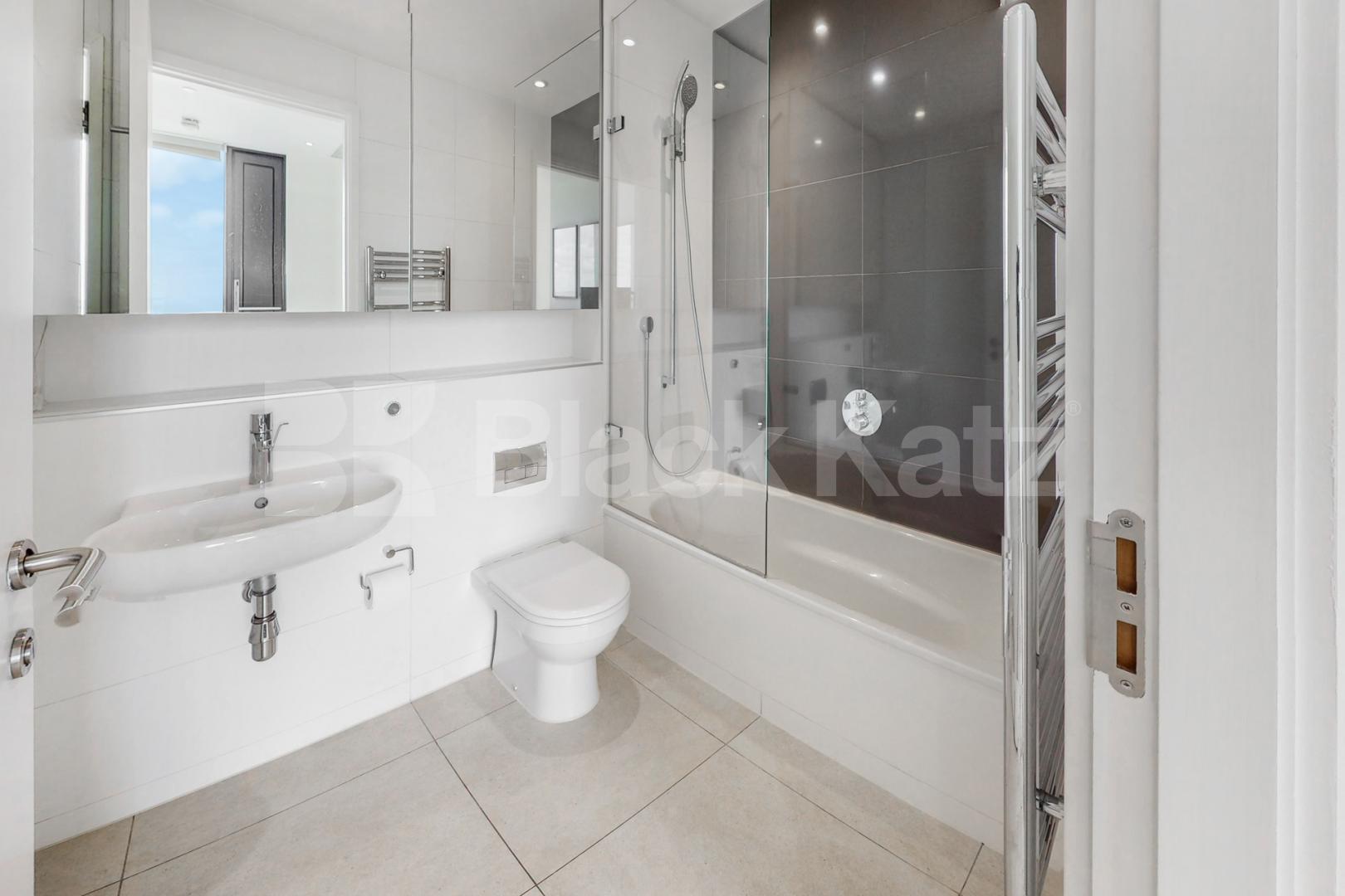Stunning views of London with 24h concierge service  Strata, Walworth Road, Elephant and Castle