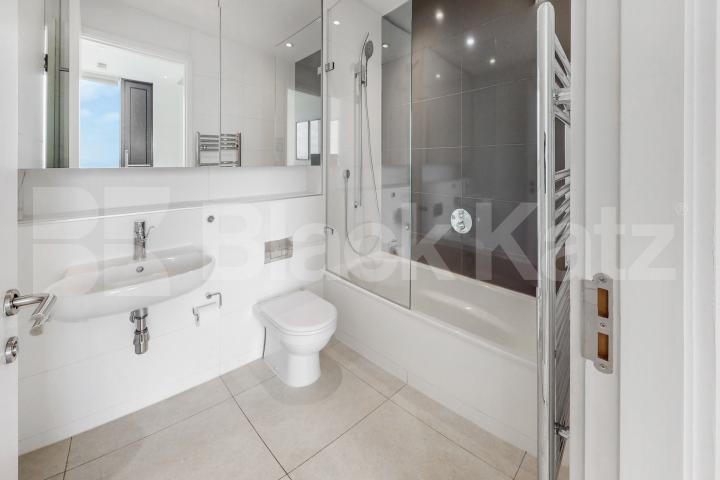 Stunning views of London with 24h concierge service  Strata, Walworth Road, Elephant and Castle
